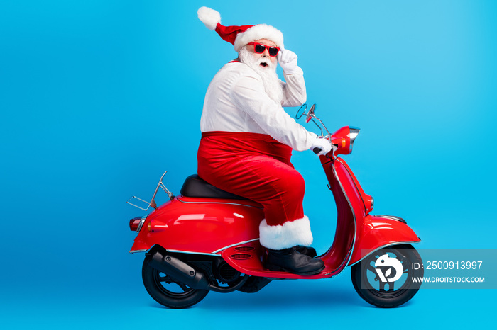 Full length profile photo of grandfather grey beard drive retro motorbike hold specs wear santa x-ma