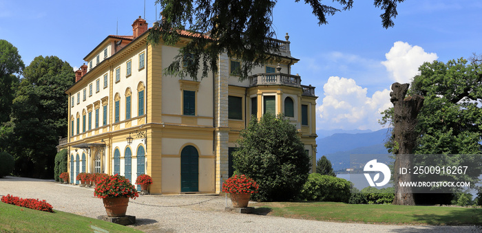 VILLA PALLAVICINO SUL LAGO MAGGIORE IN ITALIA, VILLA PALLAVICINO ON THE LAKE MAGGIORE IN ITALY