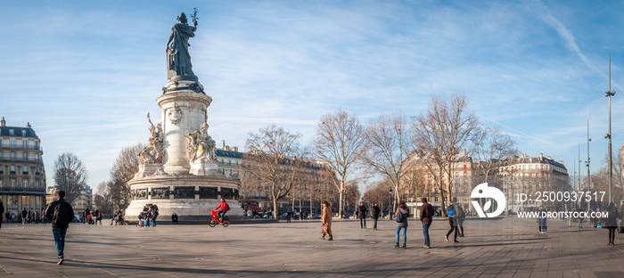 Panorama de la place de la République à Paris