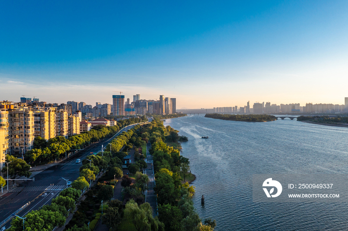 航拍湖南长沙湘江沿岸城市风光