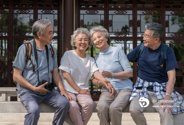 老年夫妻旅游