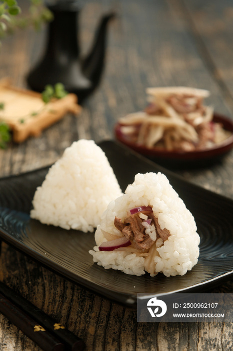 牛蒡牛肉三角饭团