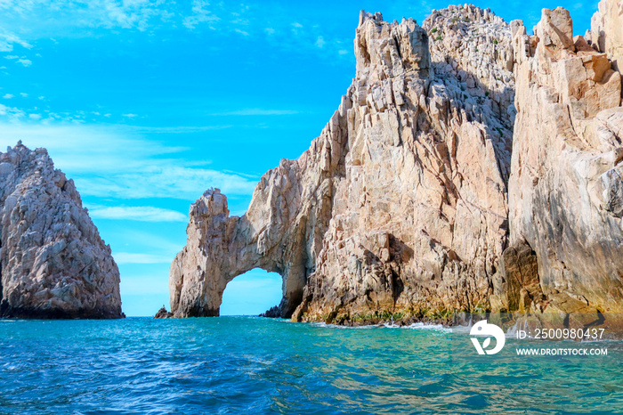 Cabo san lucas, Baja california sur, el arco in the mexican peninsula surrounded by the sea of cuts and the pacific ocean with clear skies and calm sea