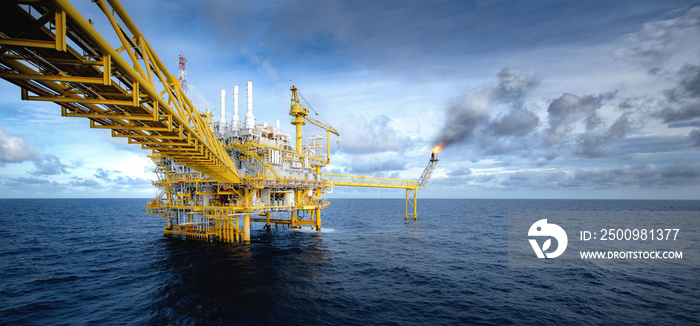 Panorama view of oil drilling rig in the gulf