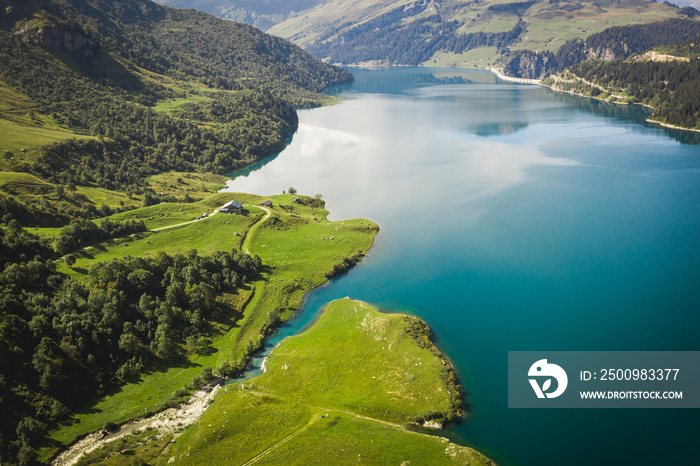 Panorama au drone Lac de Roselend et Barrage en été Beaufortain Savoie Alpes