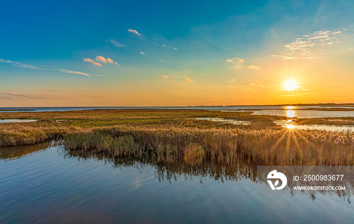 Blick auf das Naturparadies Prerowstrom / Bodstedter Bodden zum Sonnenuntergang