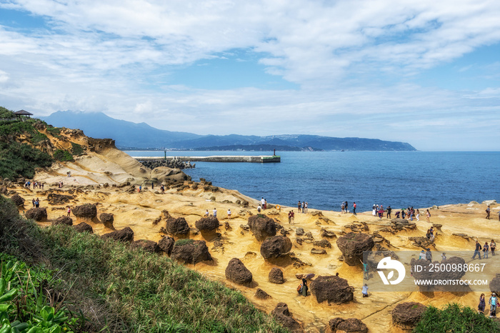 Yehliu geopark crowds in Taiwan