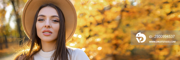 Cheerful beaut Happy smiling young woman in the park on a sunny autumn day.