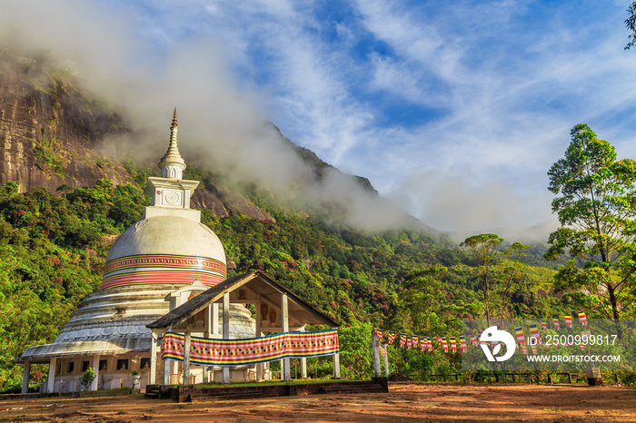 Buddist stupa on the way to the top of Adam’s peak, Sri Lanka