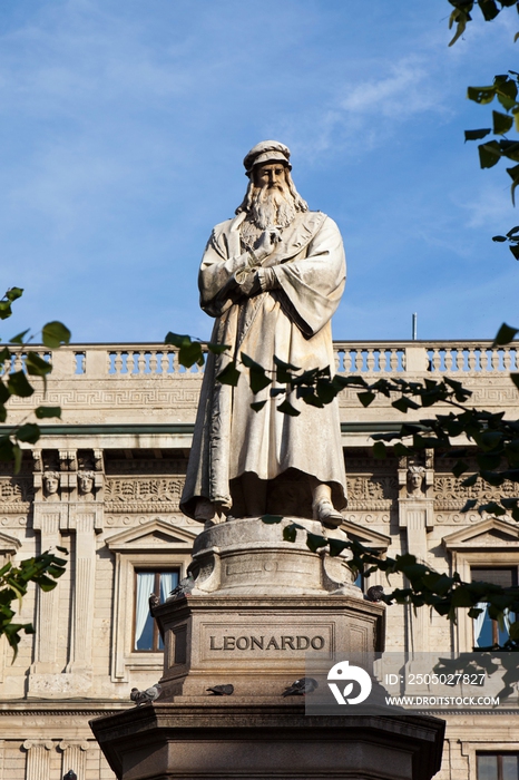 意大利米兰达芬奇雕像(Leonardo Di Ser Piero Da Vinci)