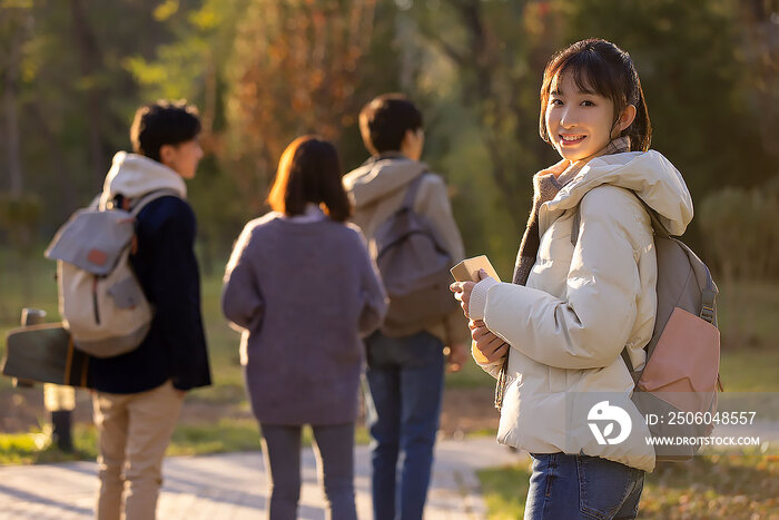 校园里的大学生