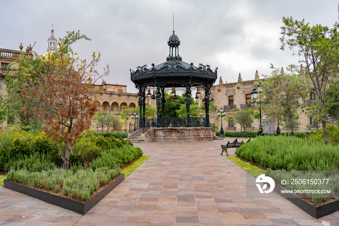 La Plaza de Armas de Guadalajara está cerrada por el Covid-19.