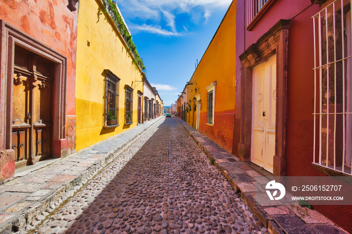 Mexico, Colorful buildings and streets of San Miguel de Allende in historic city center