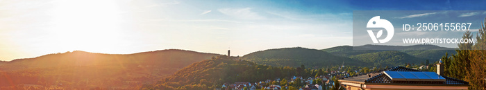 Königstein im Taunus mit Burg und Feldberg vor Sonnenuntergang