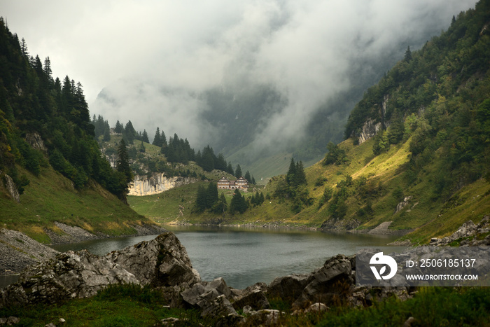 Der Fälensee Im Alpstein Massiv und das Bollenwees Gasthaus