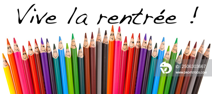 Vive la rentrée, crayons de couleurs malicieux sur fond blanc