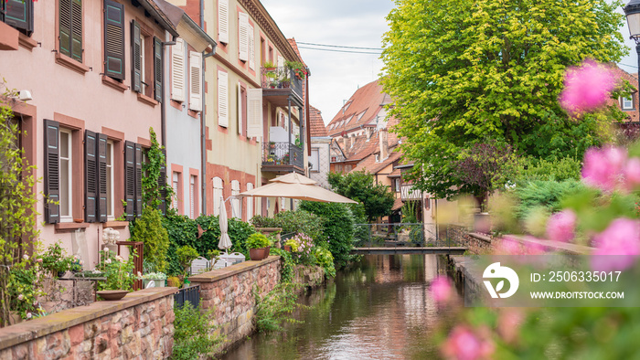 Rue, pont et rivière à Wissembourg, France