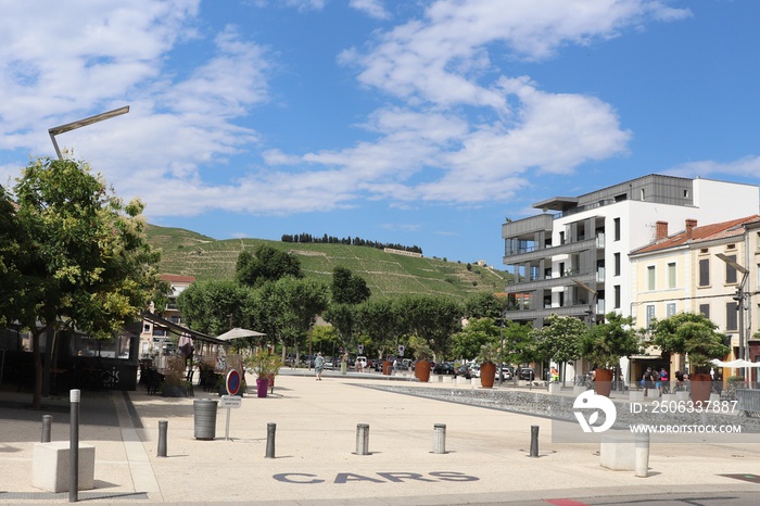 La place du taurobole à Tain, ville de Tain lHermitage, département de la Drôme, France