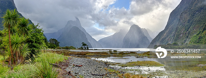 米尔福德湾全景（新西兰峡湾）