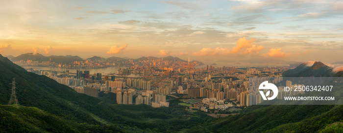 山顶上香港城市日出全景