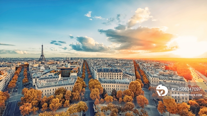 Panoramic view of Paris city with the Eiffel tower on a fall day