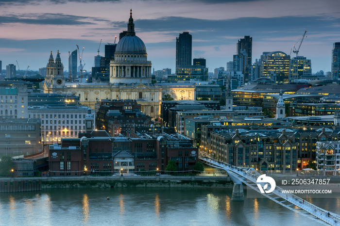 从泰特现代美术馆到英国伦敦市的令人惊叹的日落全景