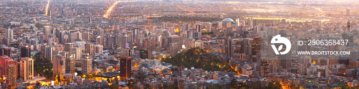 智利圣地亚哥市中心全景的超高分辨率