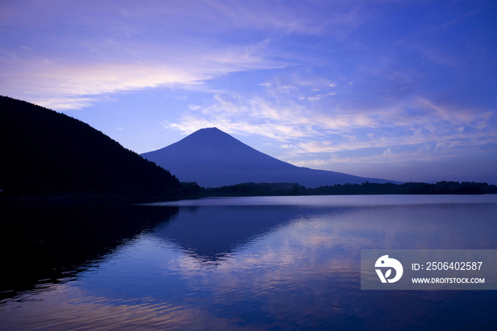 山和湖泊