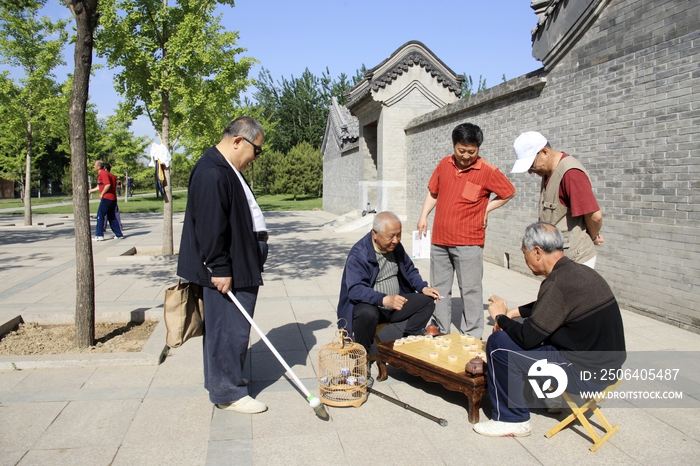 东方老人生活