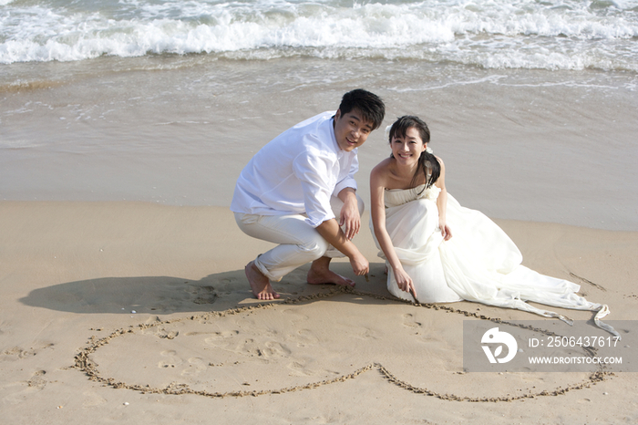 海滩浪漫婚纱情侣