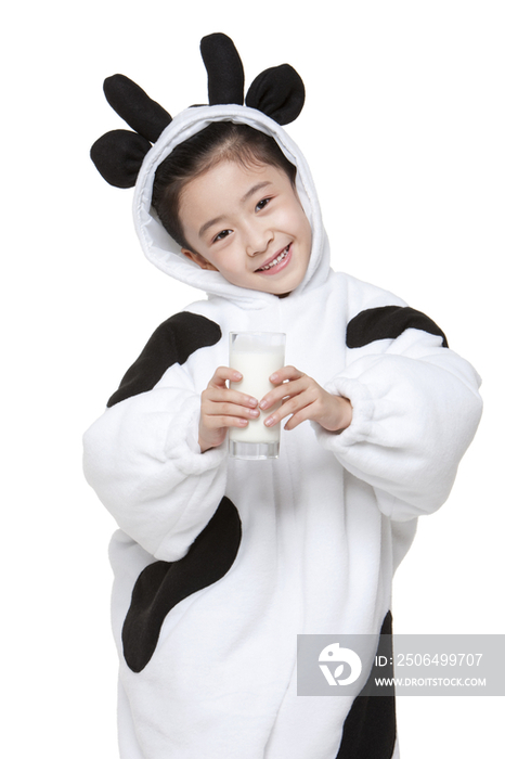 创意奶牛儿童喝牛奶