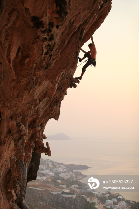 日落时分的攀岩者，希腊Kalymnos岛