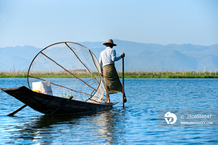缅甸茵莱湖的渔夫。