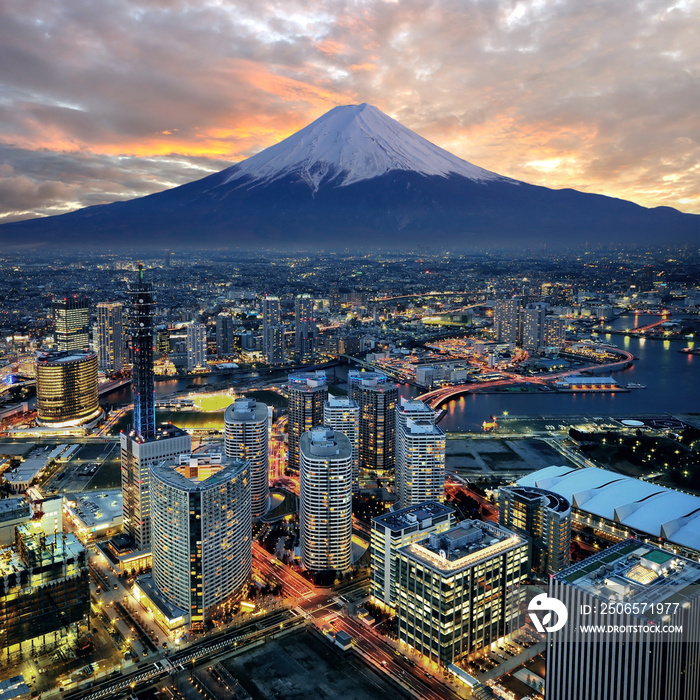 横滨市和富士山的超现实景观