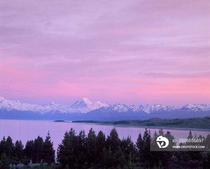 New Zealand, South Island Mount Cook and the Pukaki lake at dusk