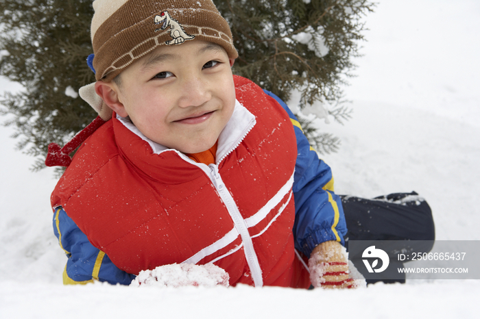 雪地小男孩