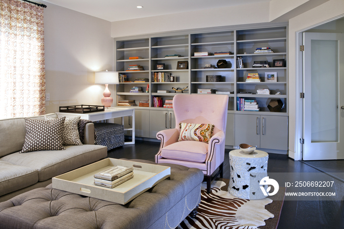 Contemporary living room with bookshelf; California; United States of America