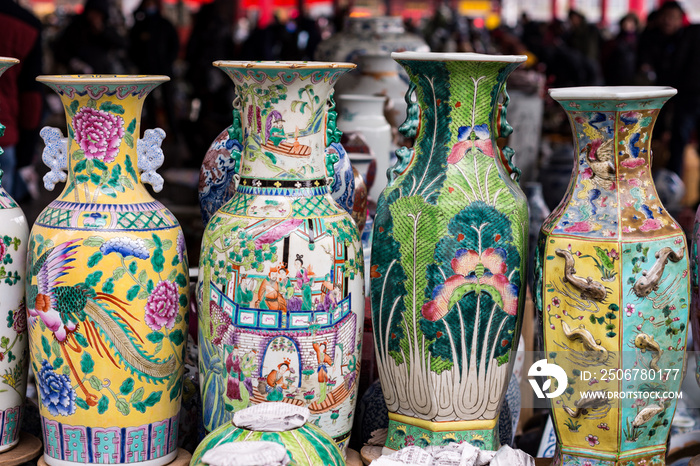 中国北京潘家园古玩市场的瓷器