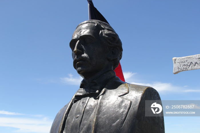 Pico duarte, estatua momumento juan pablo duarte, cima de la montaña, concepto marca pais