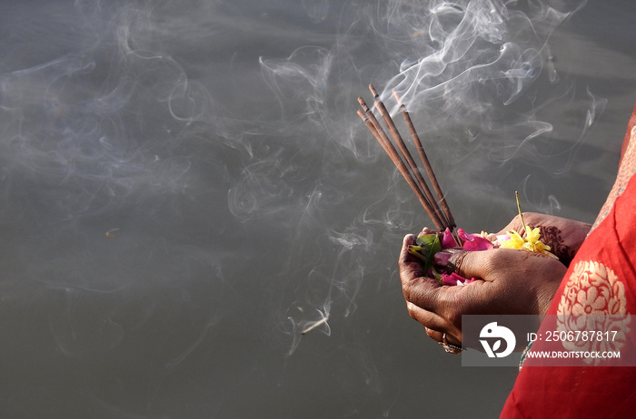  Hindu woman pray sun God, with food offerings, at dusk,in the bank of lake, during annual ritual Ch