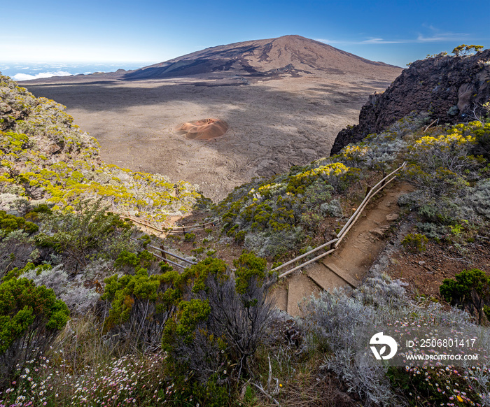 在留尼汪岛徒步进入Piton de la Fournaise火山口