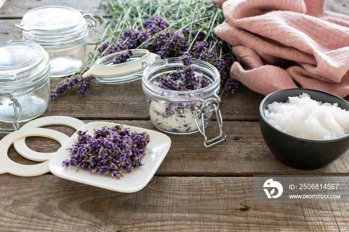 Naturkosmetik:芳香疗法，Badesalz aus Lavendel mit Zutaten