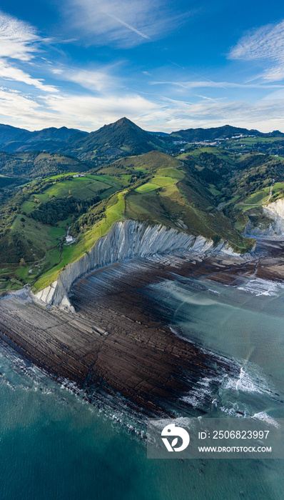 巴斯克地区萨科内塔海滩的Zumaia复理石地质层