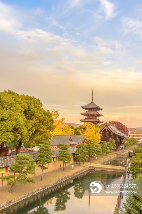 夕刻の京都　東寺　五重塔