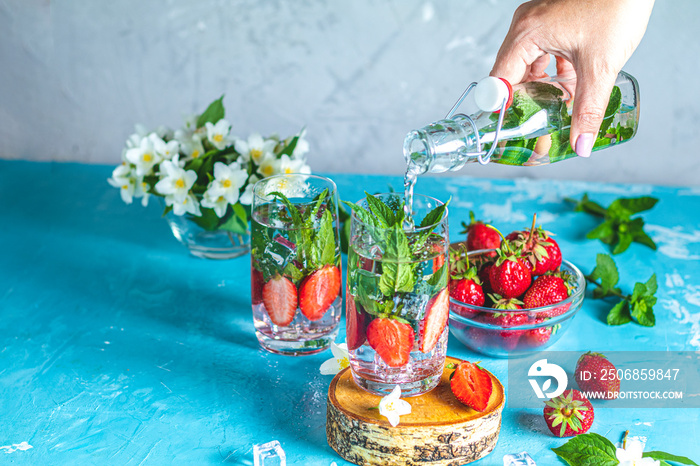 Detox infused water with strawberry and mint in highball glasses