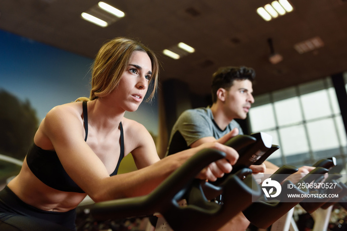 Couple in a spinning class wearing sportswear.