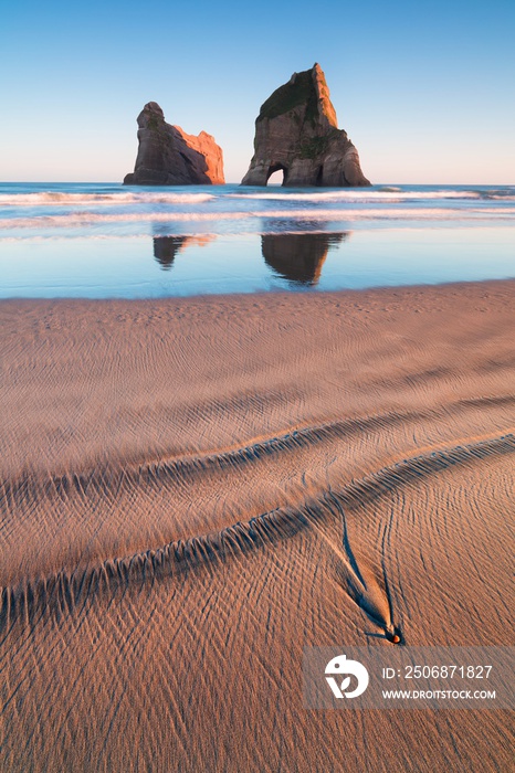 Rocky Islands, sand dunes, Wharariki Beach, Golden Bay, Nelson District, Southland, New Zealand Roma