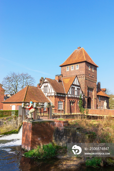 Das Walkenbrückentor mit Berkel-Umflut in Coesfeld, Nordrhein-Westfalen