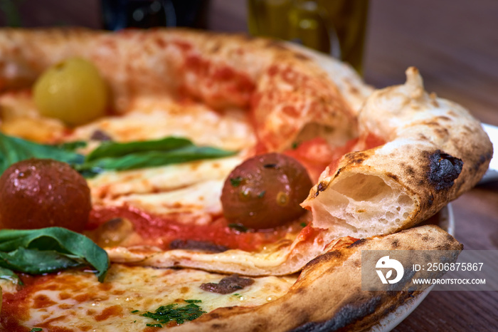 那不勒斯披萨，经典意大利披萨配番茄酱，马苏里拉奶酪