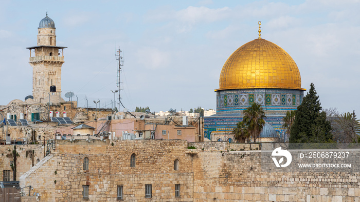 The western wall and the Al-Aqsa mosque in Jerusalem